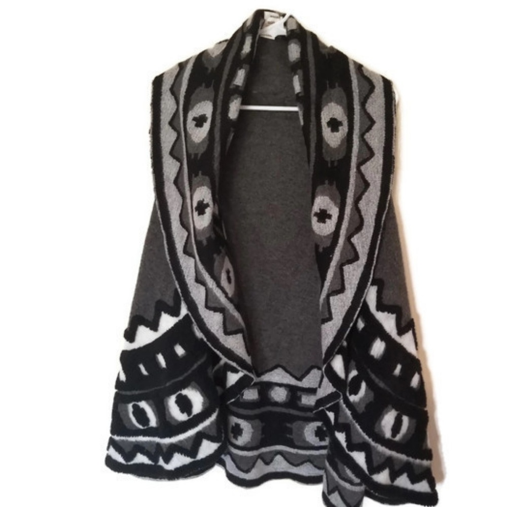 Max Studio Cape Pocho Sweater 
Textured Black Gray